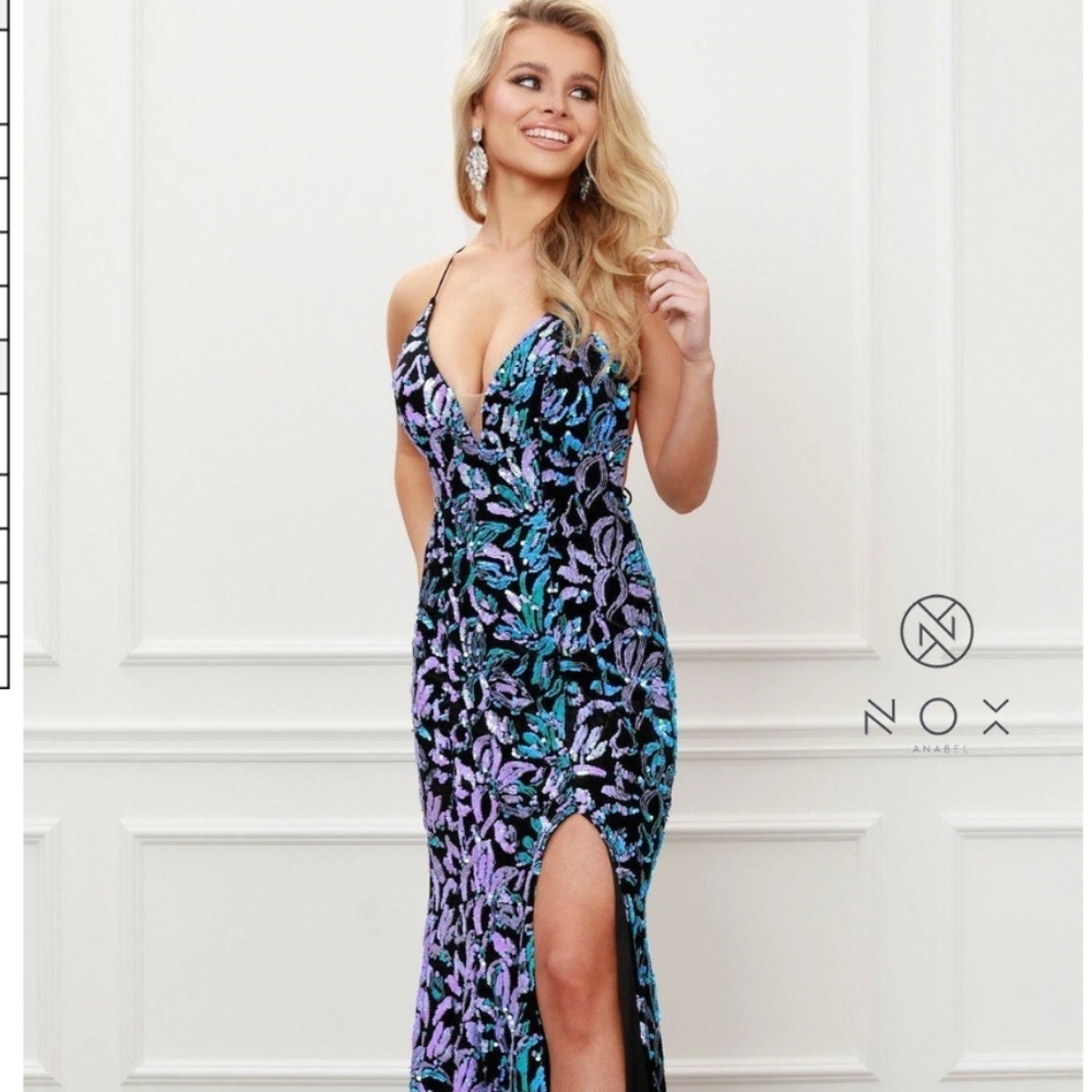 FITTED SEQUIN PRINT VELVET GOWN BY NOX ANABEL R427